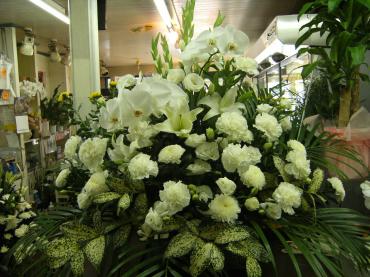 お悔やみのお花のお届けです（犬山市）｜「花の香花園」　（愛知県犬山市の花キューピット加盟店 花屋）のブログ