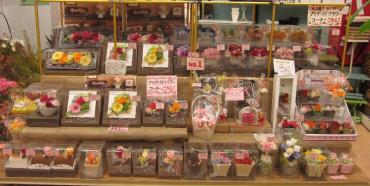プリザが、いっぱい並んだよ。　(^_−)−☆｜「花の香花園」　（愛知県犬山市の花キューピット加盟店 花屋）のブログ