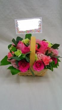 お誕生日お祝いのアレンジメントです。｜「花の香花園」　（愛知県犬山市の花キューピット加盟店 花屋）のブログ