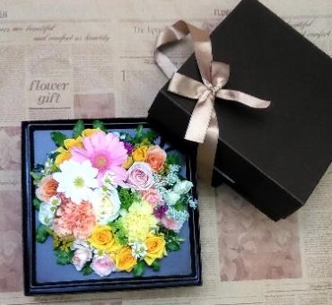 サプライズギフトに、ボックスフラワー♪｜「花の香花園」　（愛知県犬山市の花キューピット加盟店 花屋）のブログ