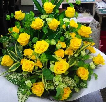 黄色のバラが好きな方への贈り物です♪｜「花の香花園」　（愛知県犬山市の花キューピット加盟店 花屋）のブログ