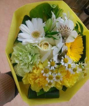 発表会の御祝のブーケ風花束です♪｜「花の香花園」　（愛知県犬山市の花キューピット加盟店 花屋）のブログ