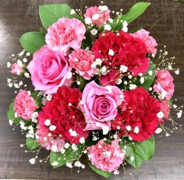 お誕生日お祝いアレンジメントですo(＾-＾)o｜「花の香花園」　（愛知県犬山市の花キューピット加盟店 花屋）のブログ