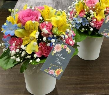 お母さんありがとう！　母の日アレンジメント(≧∇≦)｜「花の香花園」　（愛知県犬山市の花キューピット加盟店 花屋）のブログ