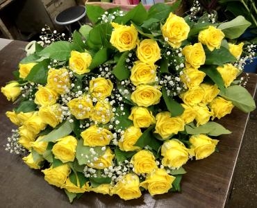 黄色バラ の好きな女性への お誕生日お祝いの花束です 花屋ブログ 愛知県犬山市の花屋 花の香花園にフラワーギフトはお任せください 当店は 安心と信頼の花キューピット加盟店です 花キューピットタウン