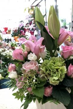 ピンクバラの好きな女性へのお誕生日アレンジメントです(≧∇≦)｜「花の香花園」　（愛知県犬山市の花キューピット加盟店 花屋）のブログ