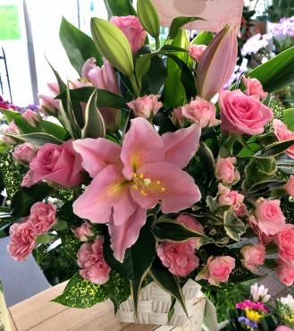 お誕生日お祝い生花アレンジメントフラワーです♪｜「花の香花園」　（愛知県犬山市の花キューピット加盟店 花屋）のブログ