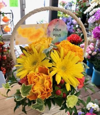 お誕生日御祝 生花 アレンジメント です♪｜「花の香花園」　（愛知県犬山市の花キューピット加盟店 花屋）のブログ