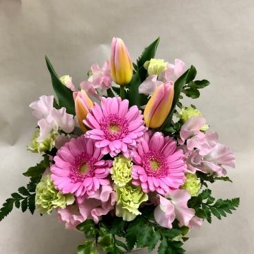春のアレンジメントです♪｜「花の香花園」　（愛知県犬山市の花キューピット加盟店 花屋）のブログ