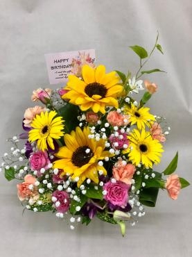 御祝アレンジメントです。季節のひまわり、可愛いですね(≧∇≦)|「花の香花園」　（愛知県犬山市の花屋）のブログ