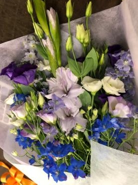 発表会に贈る御祝花束。デルフィニウムの入ったお花。｜「花の香花園」　（愛知県犬山市の花キューピット加盟店 花屋）のブログ