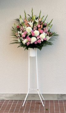 お誕生日お祝いのスタンド花です(*'▽')|「花の香花園」　（愛知県犬山市の花屋）のブログ