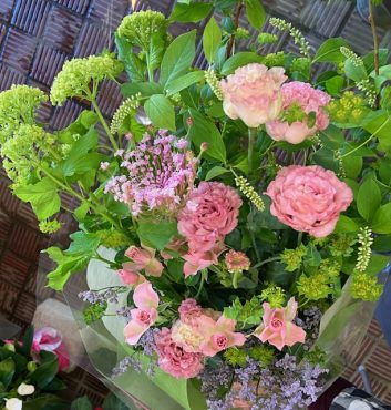 ナチュラルな、自然な感じの花束ご希望でした(^^)/｜「花の香花園」　（愛知県犬山市の花キューピット加盟店 花屋）のブログ