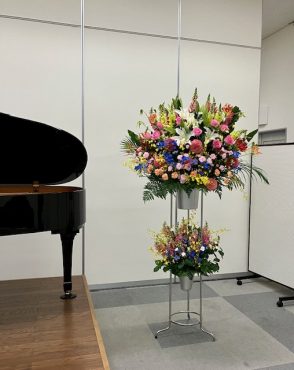 発表会のお祝いスタンド花です。｜「花の香花園」　（愛知県犬山市の花キューピット加盟店 花屋）のブログ