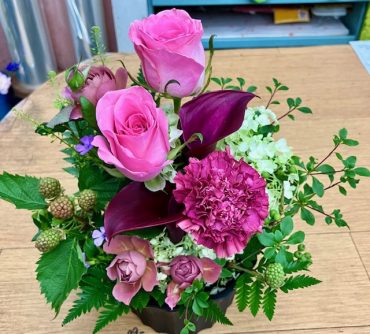 濃いピンク系大人な感じの御祝アレンジメントです。｜「花の香花園」　（愛知県犬山市の花キューピット加盟店 花屋）のブログ