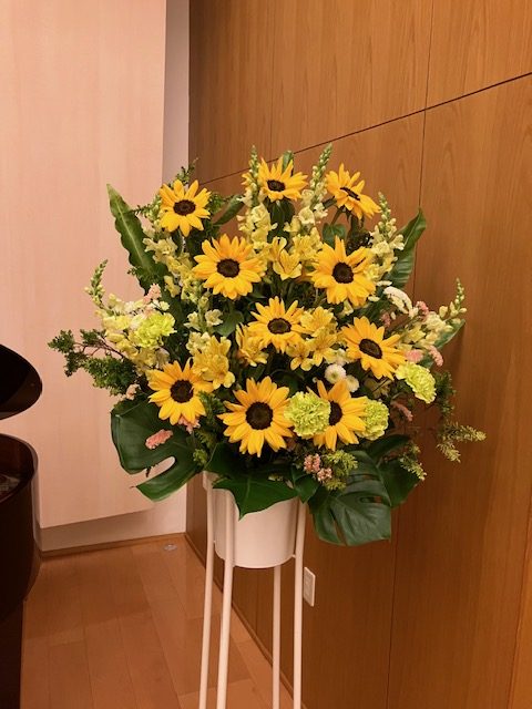 御祝スタンド花を飾らせていただきました。｜「花の香花園」　（愛知県犬山市の花キューピット加盟店 花屋）のブログ