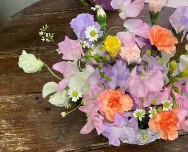 お誕生日、お祝いアレンジメントです(^^)/｜「花の香花園」　（愛知県犬山市の花キューピット加盟店 花屋）のブログ