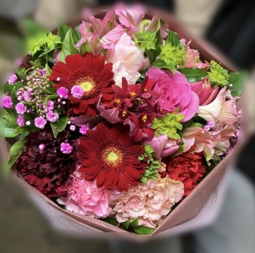 卒業 御祝の花束です(^^)/｜「花の香花園」　（愛知県犬山市の花キューピット加盟店 花屋）のブログ